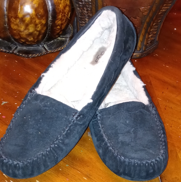 UGG Slippers - Picture 2 of 3